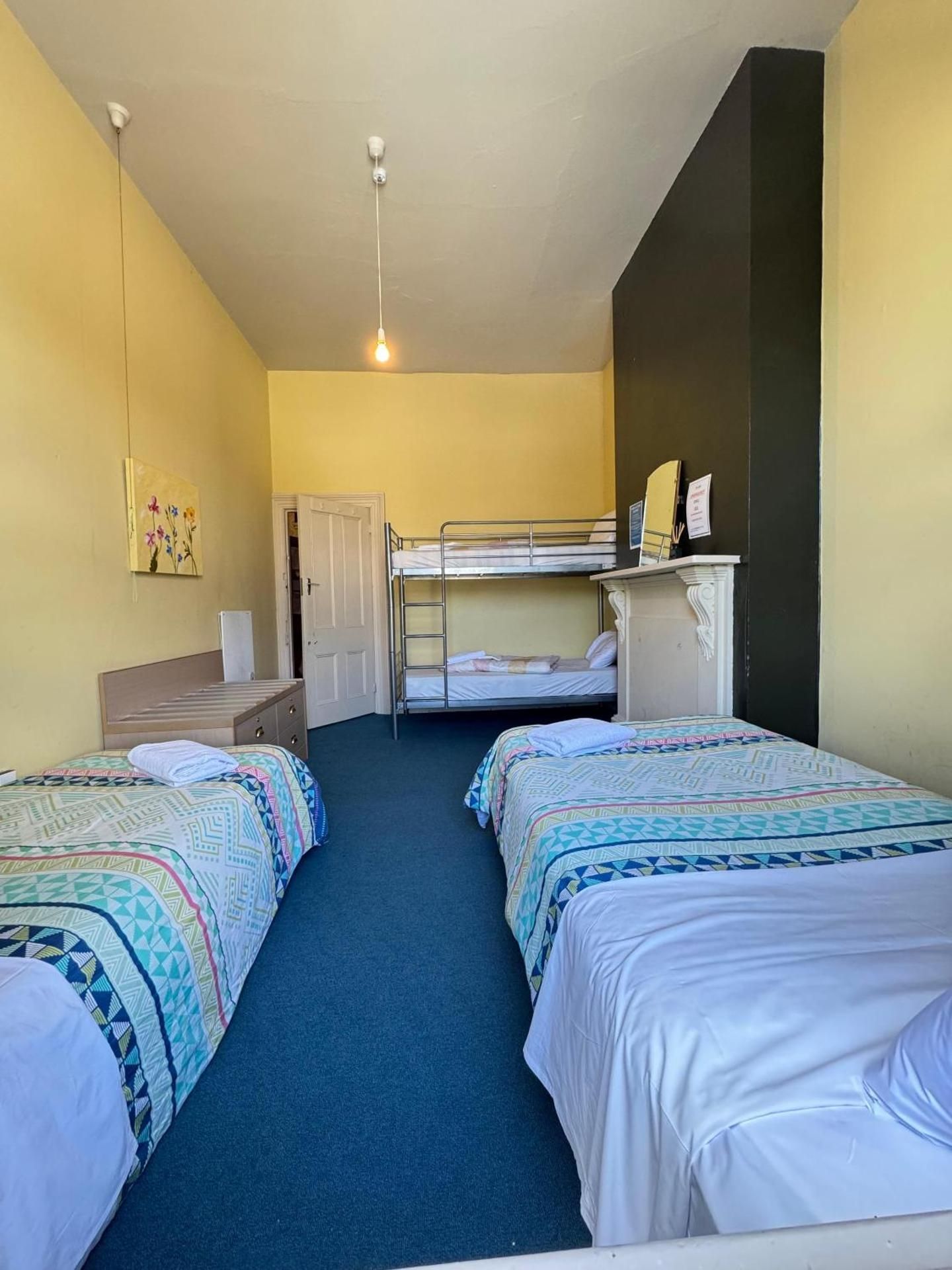 Gladstone Hotel Quadruple Room