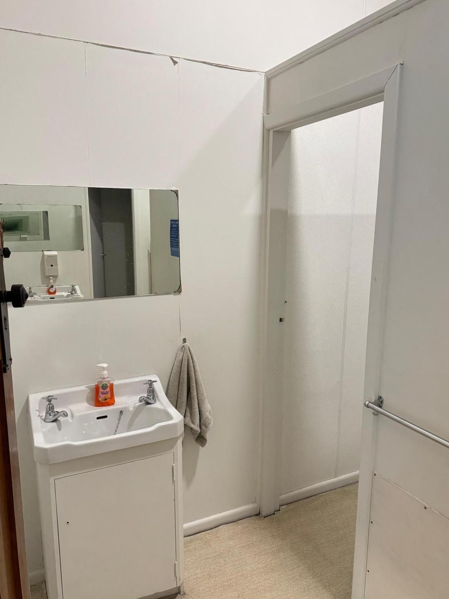 Gladstone Hotel Economy Twin Room 3