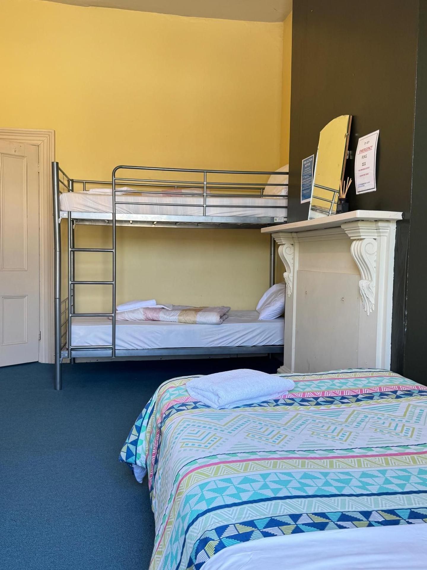 Gladstone Hotel Quadruple Room 3