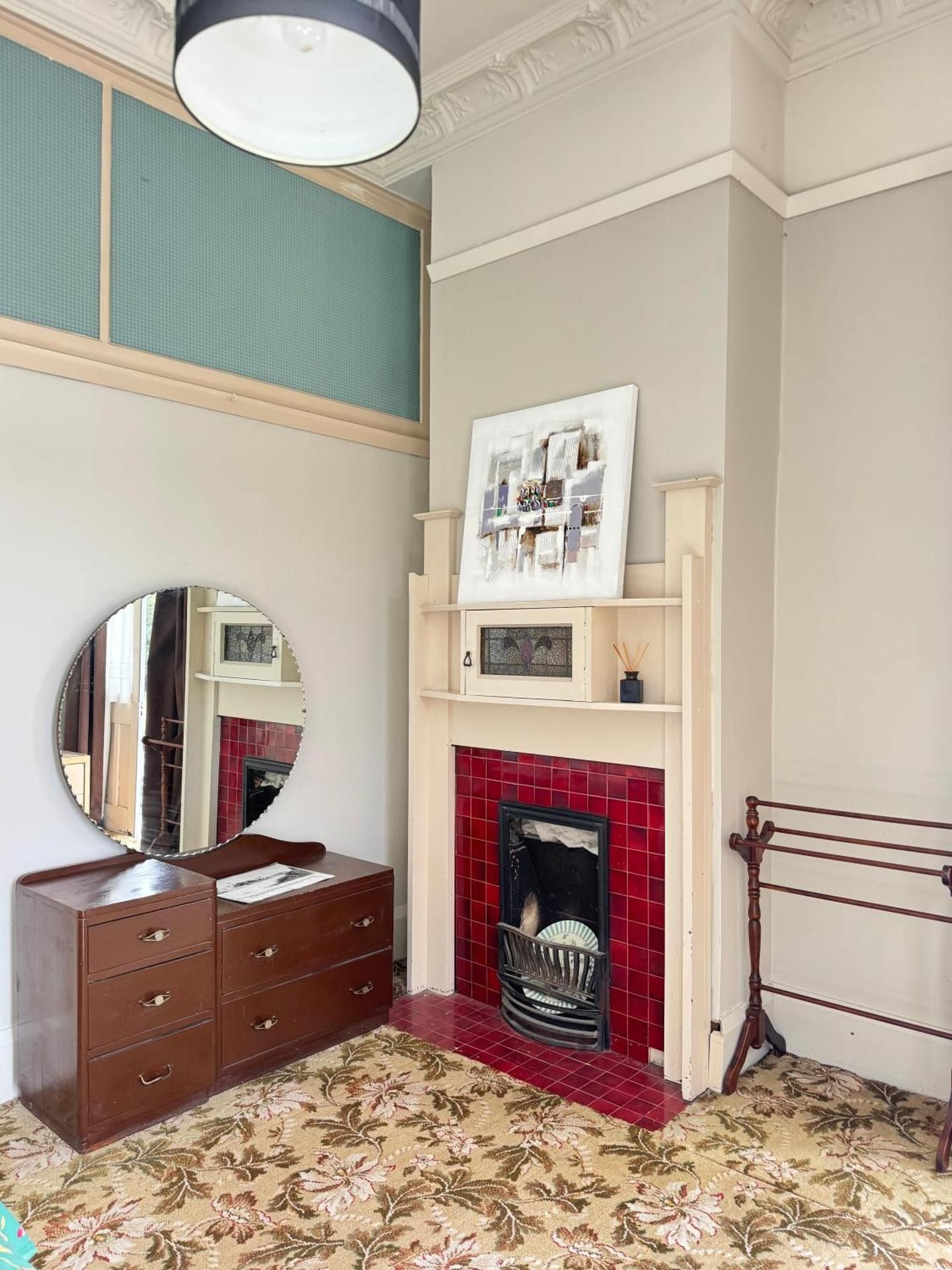 Gladstone Hotel King Room with Balcony 3