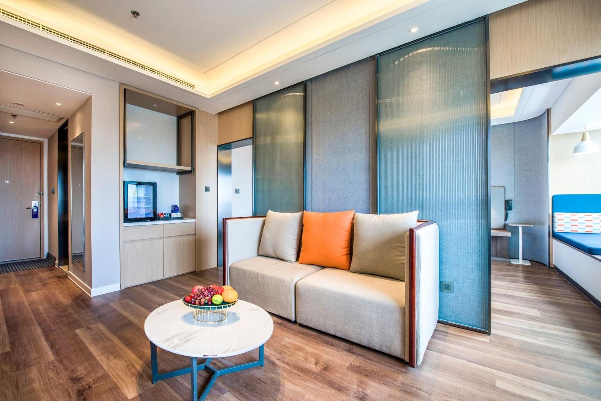 One-Bedroom Suite with Beijiao Park View