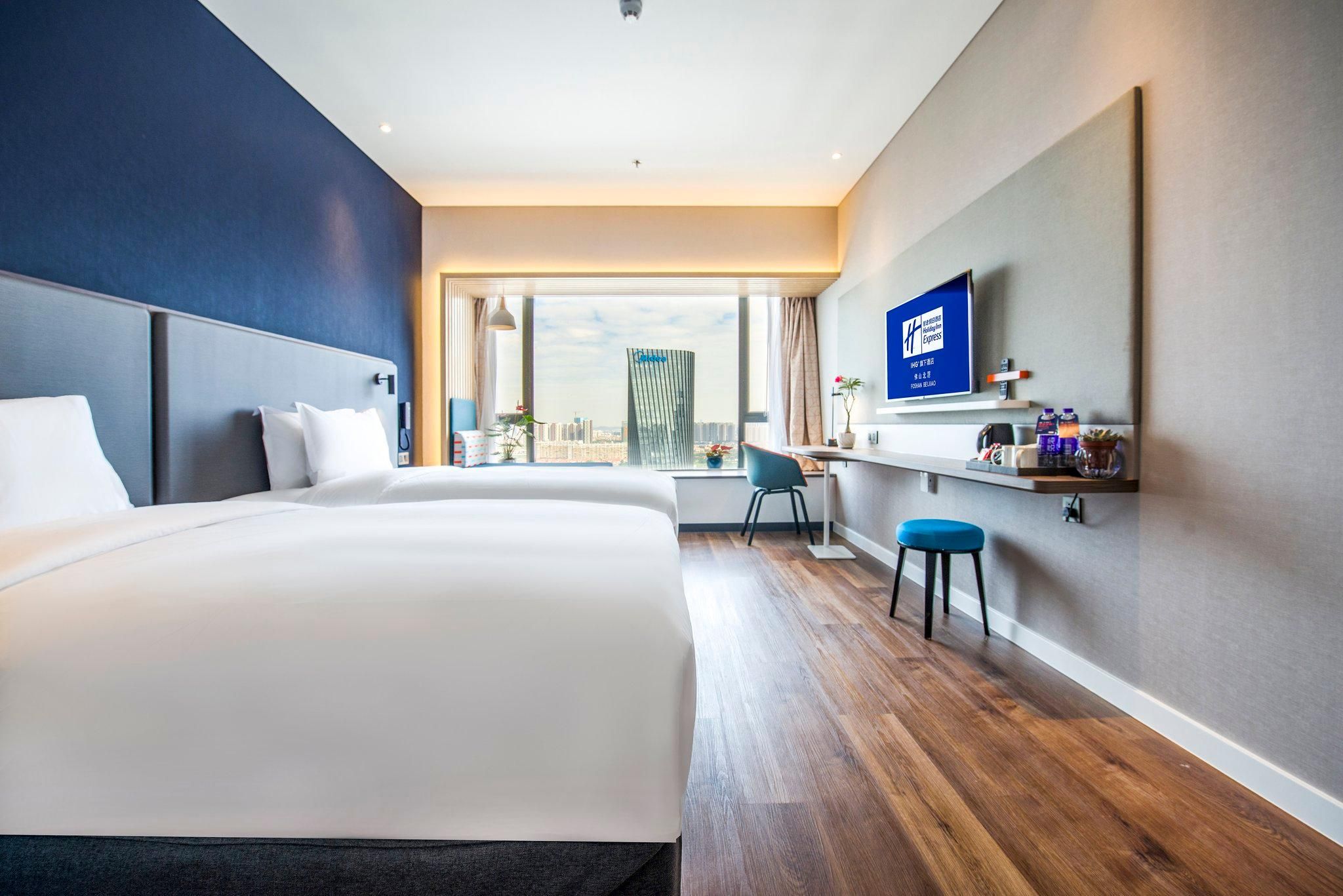 1 King Bed And 1 Single Bed Standard