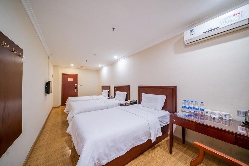 GreenTree Inn Foshan Longjiang North Fenghua Road Express Hotel Triple Deluxe 2