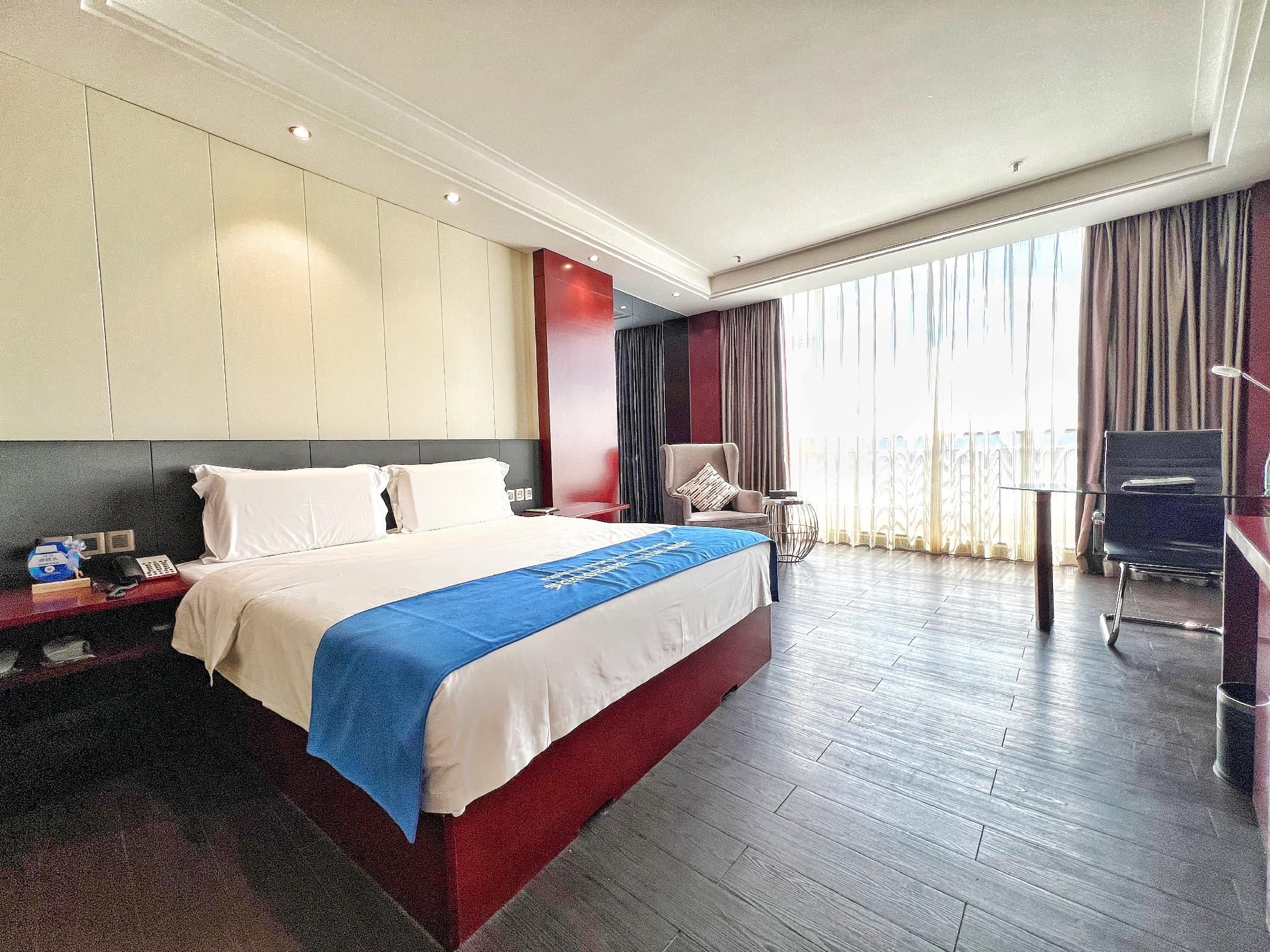 Zero Pressure Queen Room