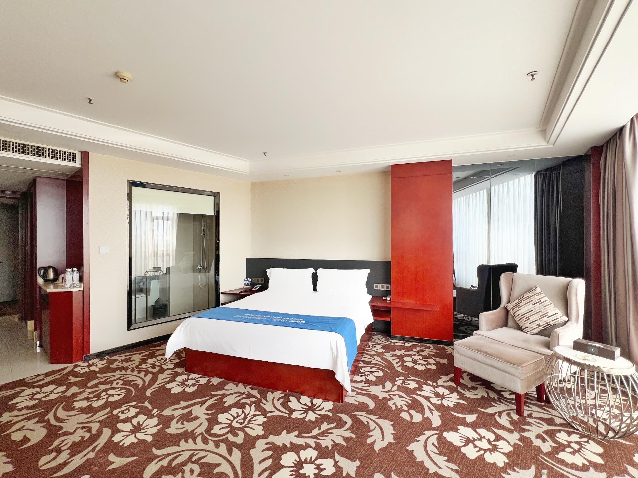 Zero Pressure Queen Room