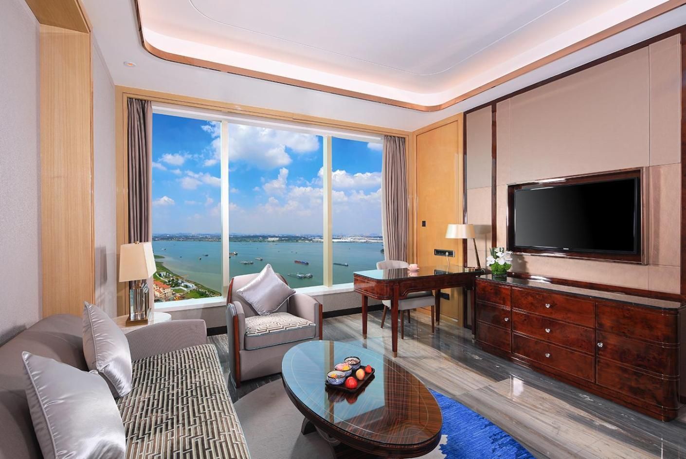 1 King Bed, Executive Suite, Non-Smoking
