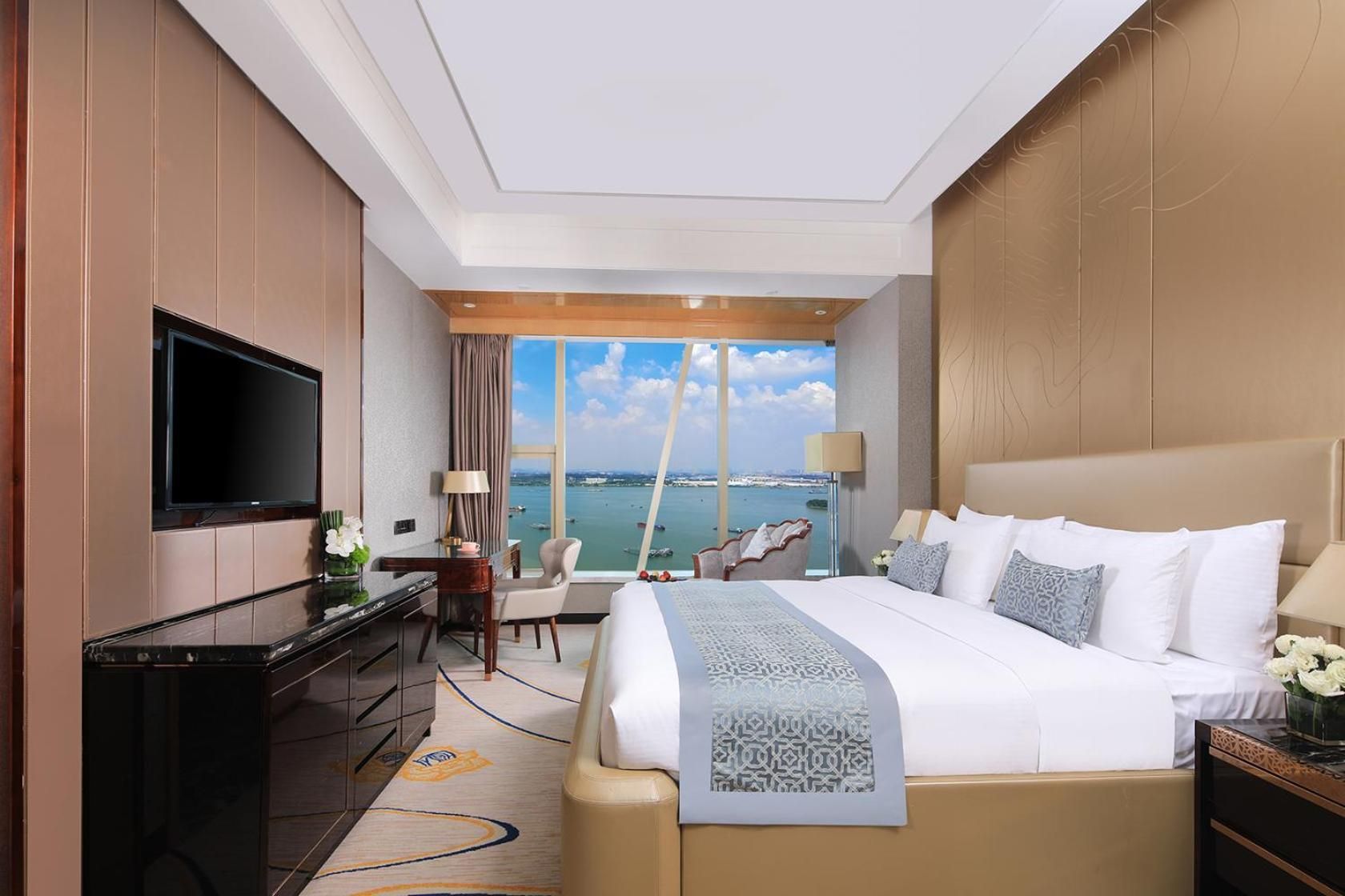 Deluxe Queen Room