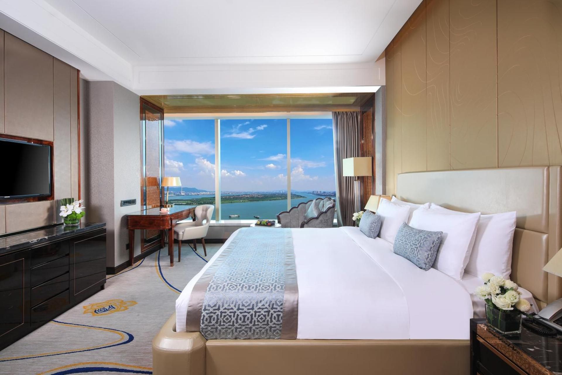 1 King Bed, Accessible, Non-Smoking