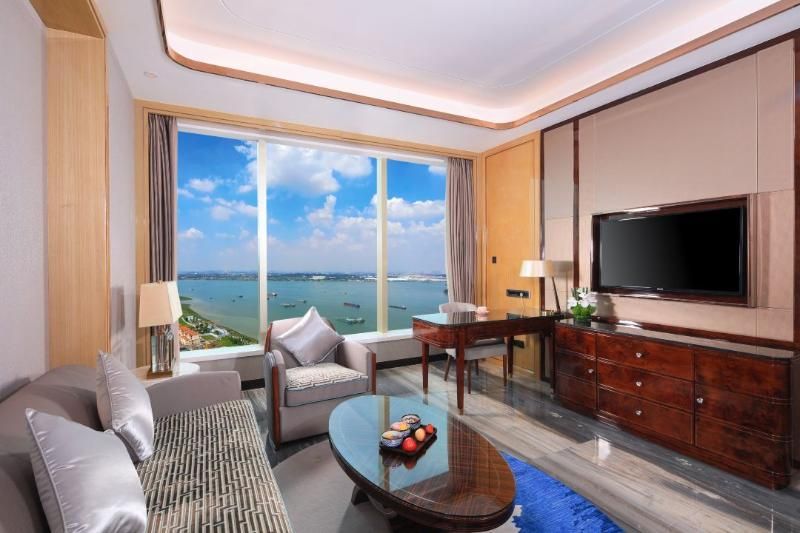 1 King Bed, Executive Suite, Smoking