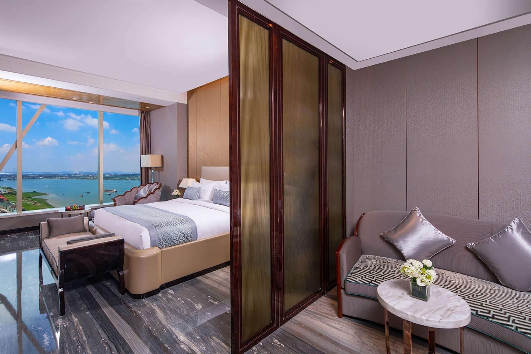1 King Bed, Executive, Non-Smoking