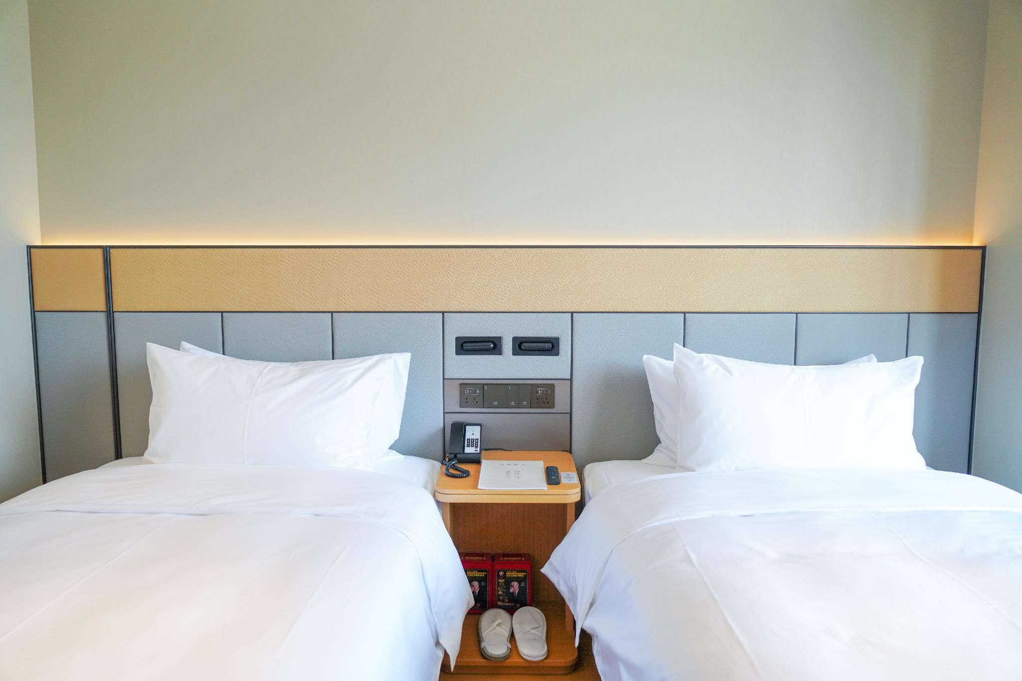 Huazhu - Superior Twin