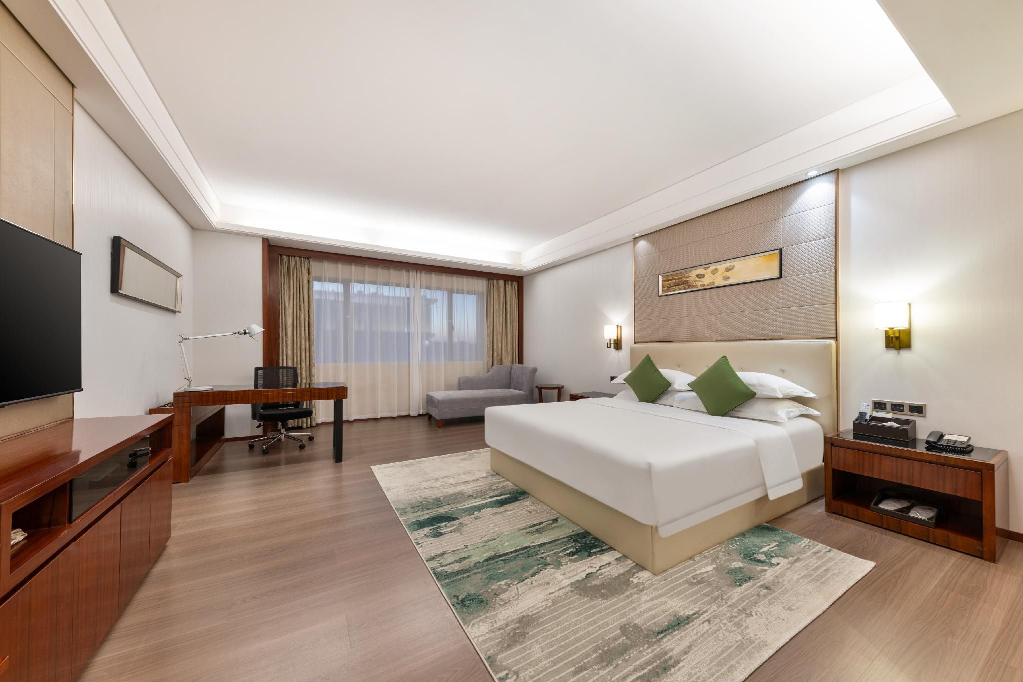 Deluxe Room Queen