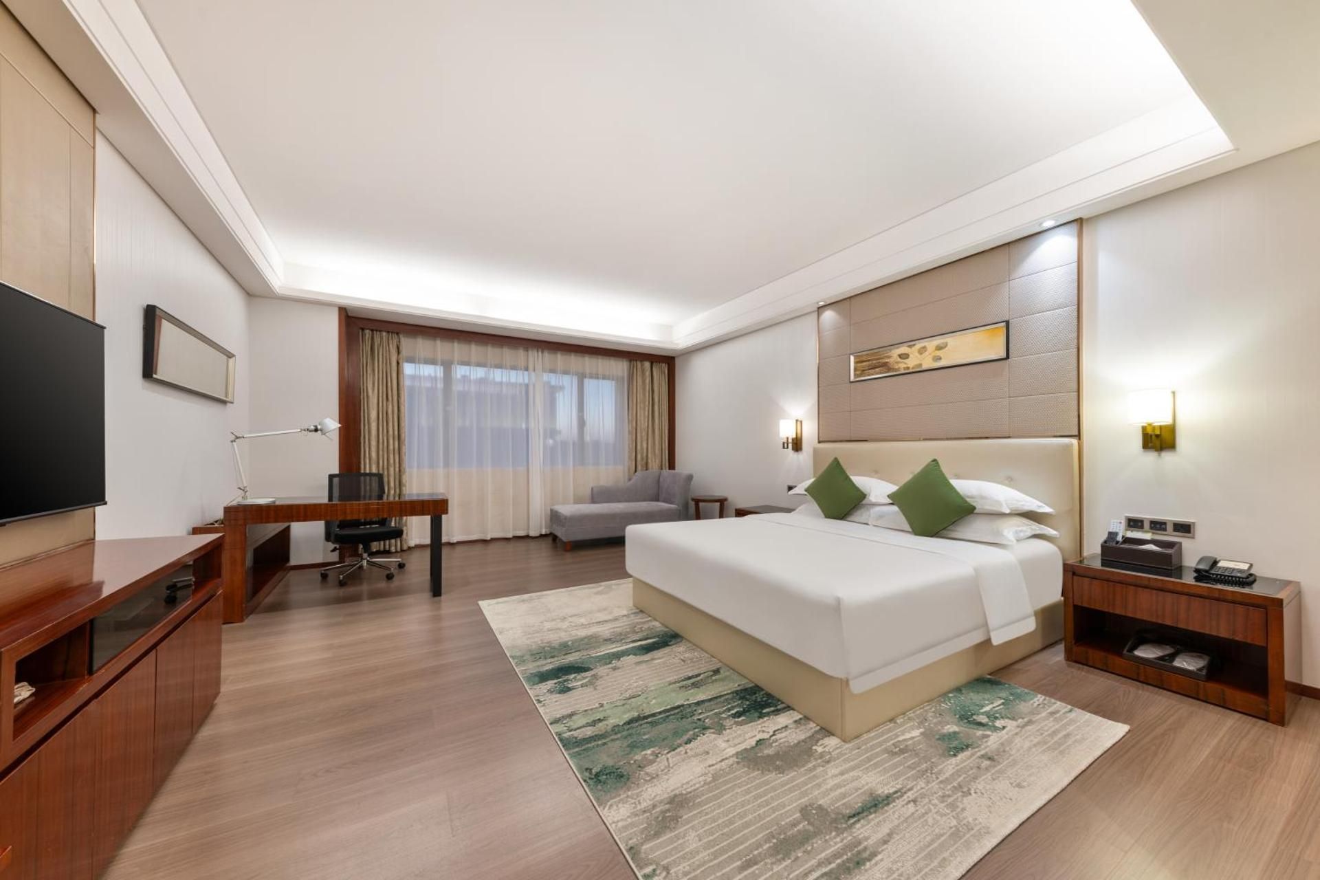 Deluxe Queen Room - Non-Smoking