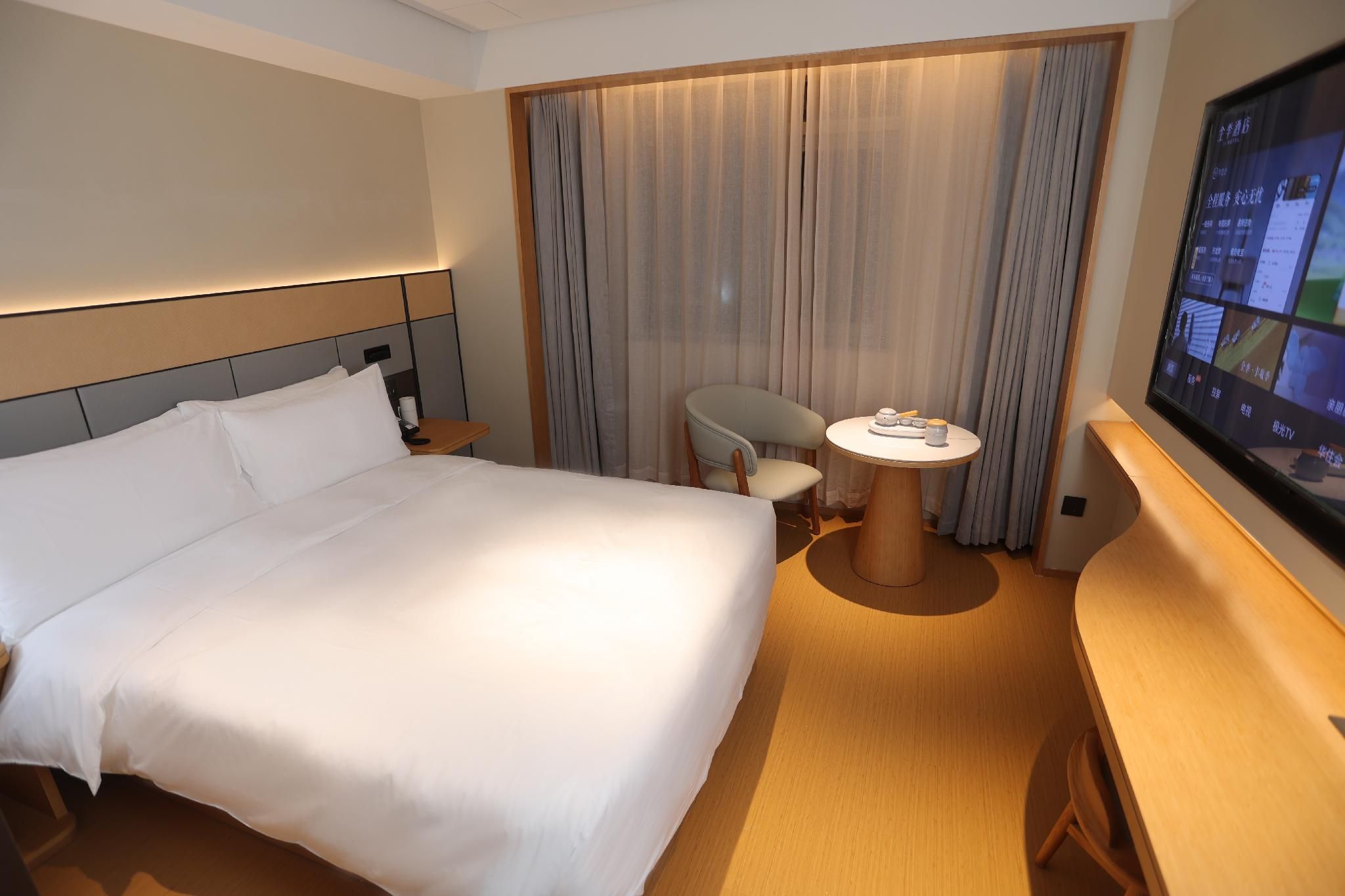 Huazhu - Room With Bed