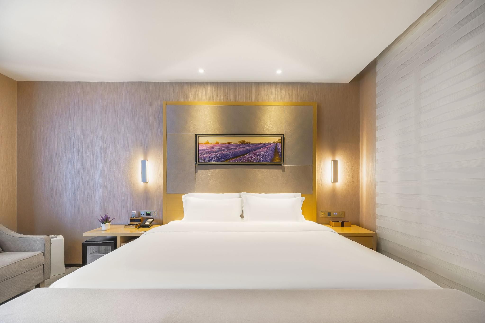 Business King Room