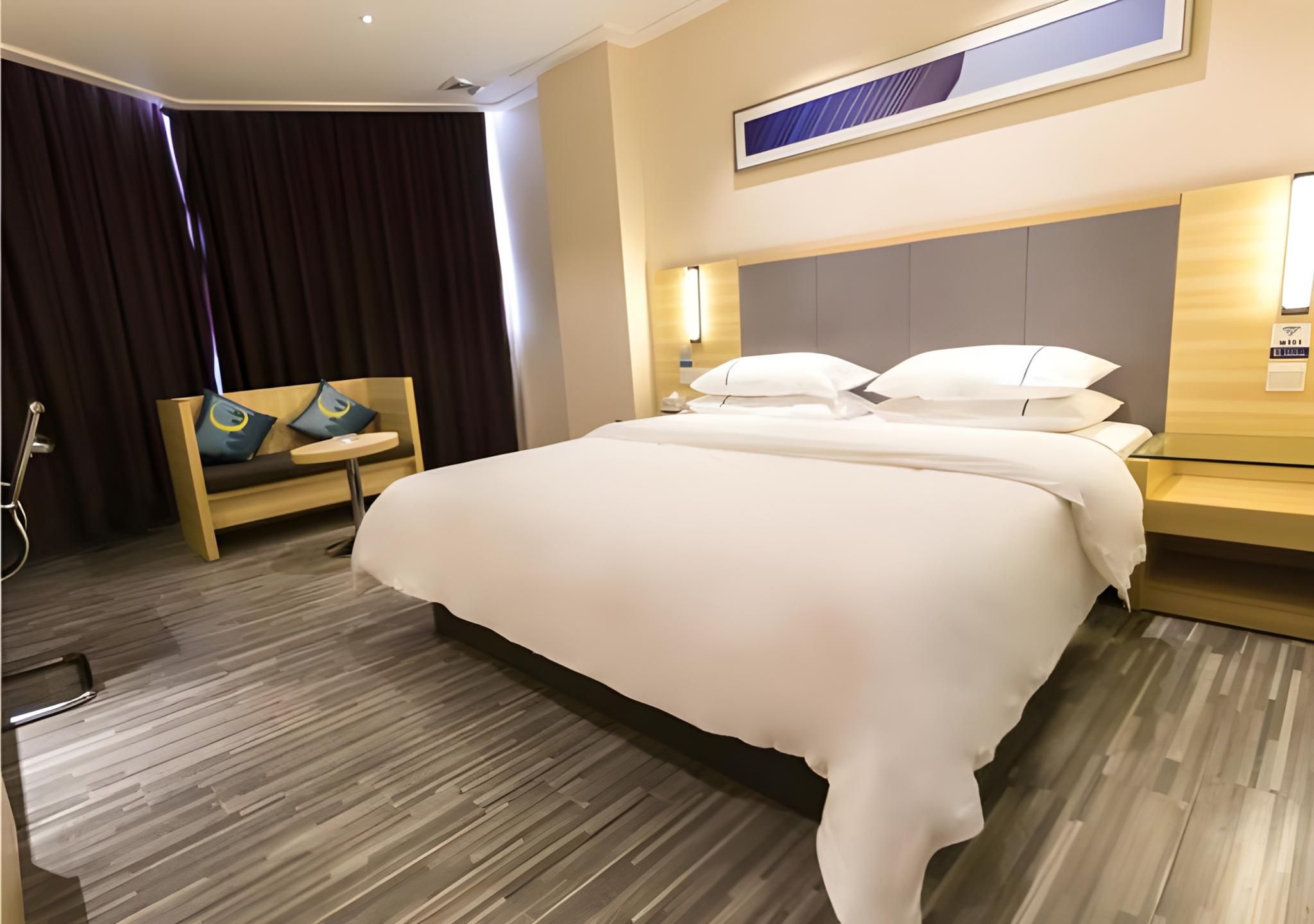 Business Queen Room