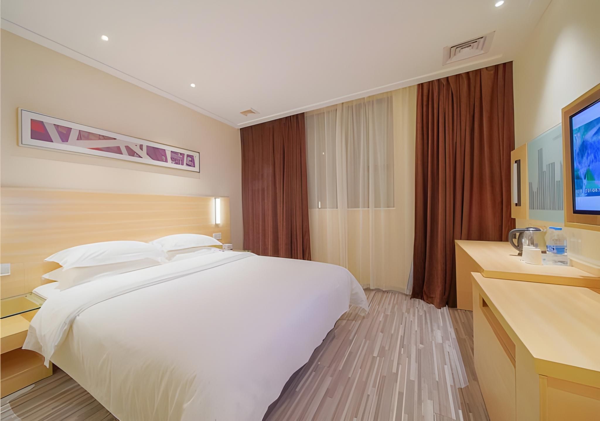 Stand Queen Room