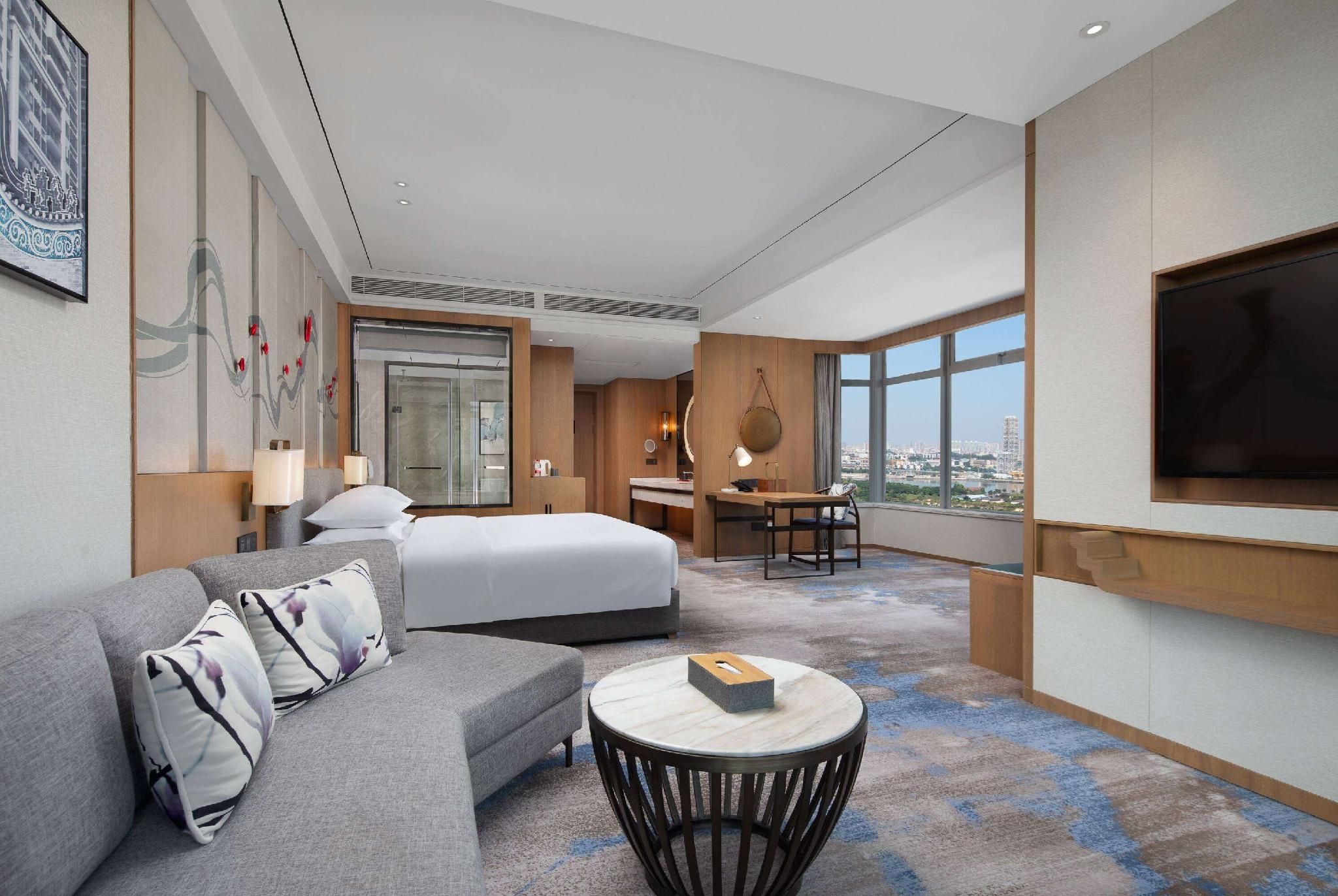1 King Bed Lingnan Premier Suite Non-Smoking