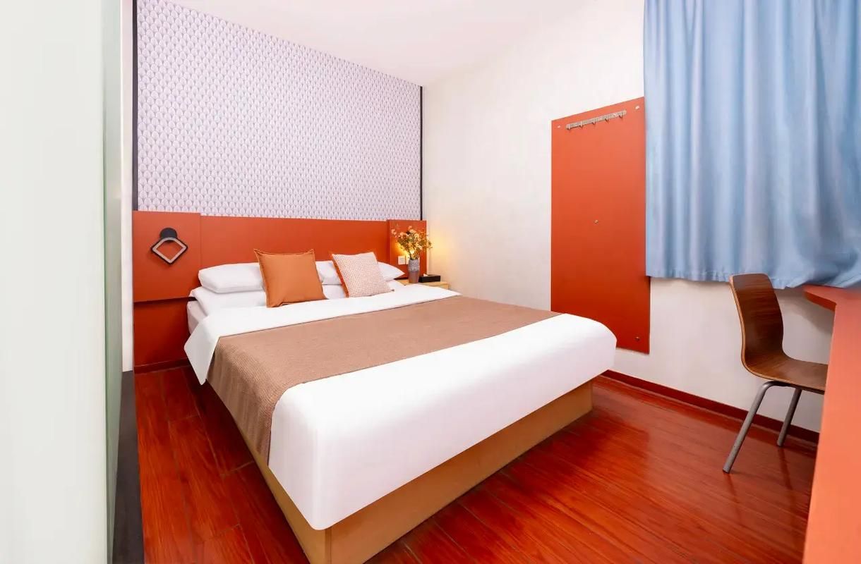 Comfort Queen Room