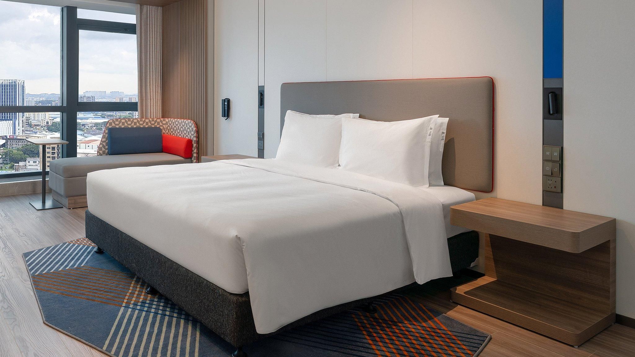 1 King Standard Extra Floor Space