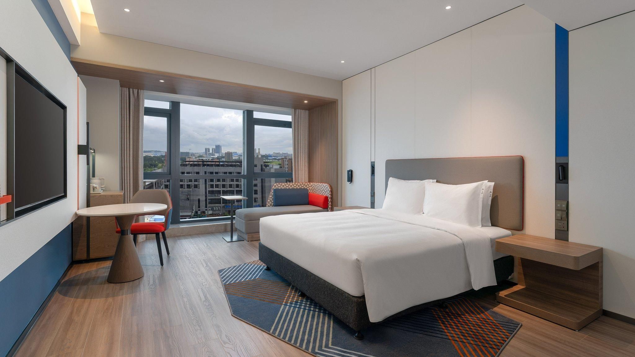1 King Standard Extra Floor Space
