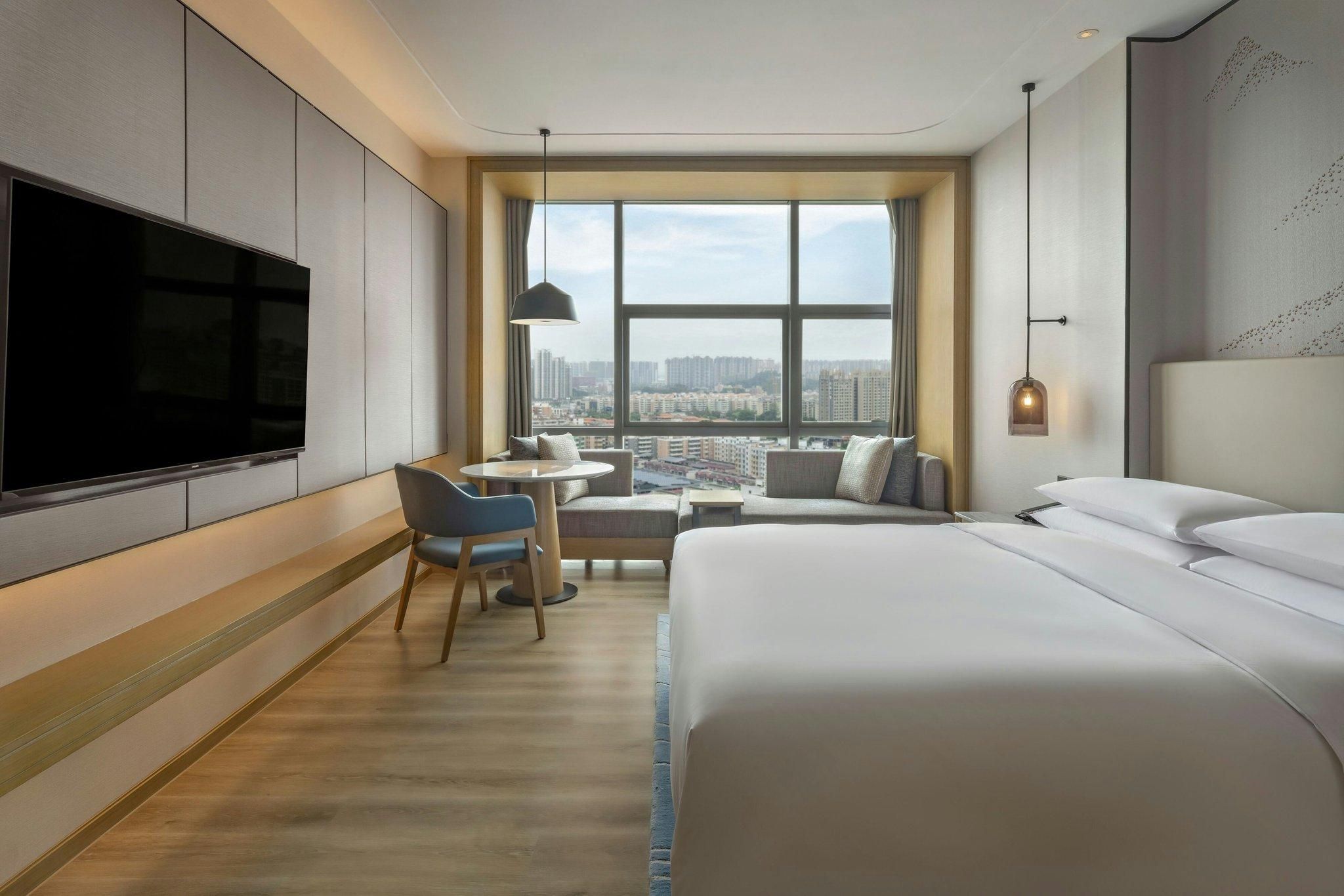 Deluxe, Deluxe Guest room, 1 King, City view