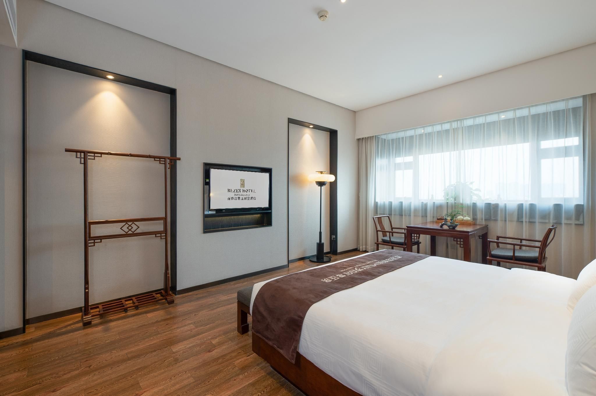 Rezen - Deluxe Business 1 Bed Room
