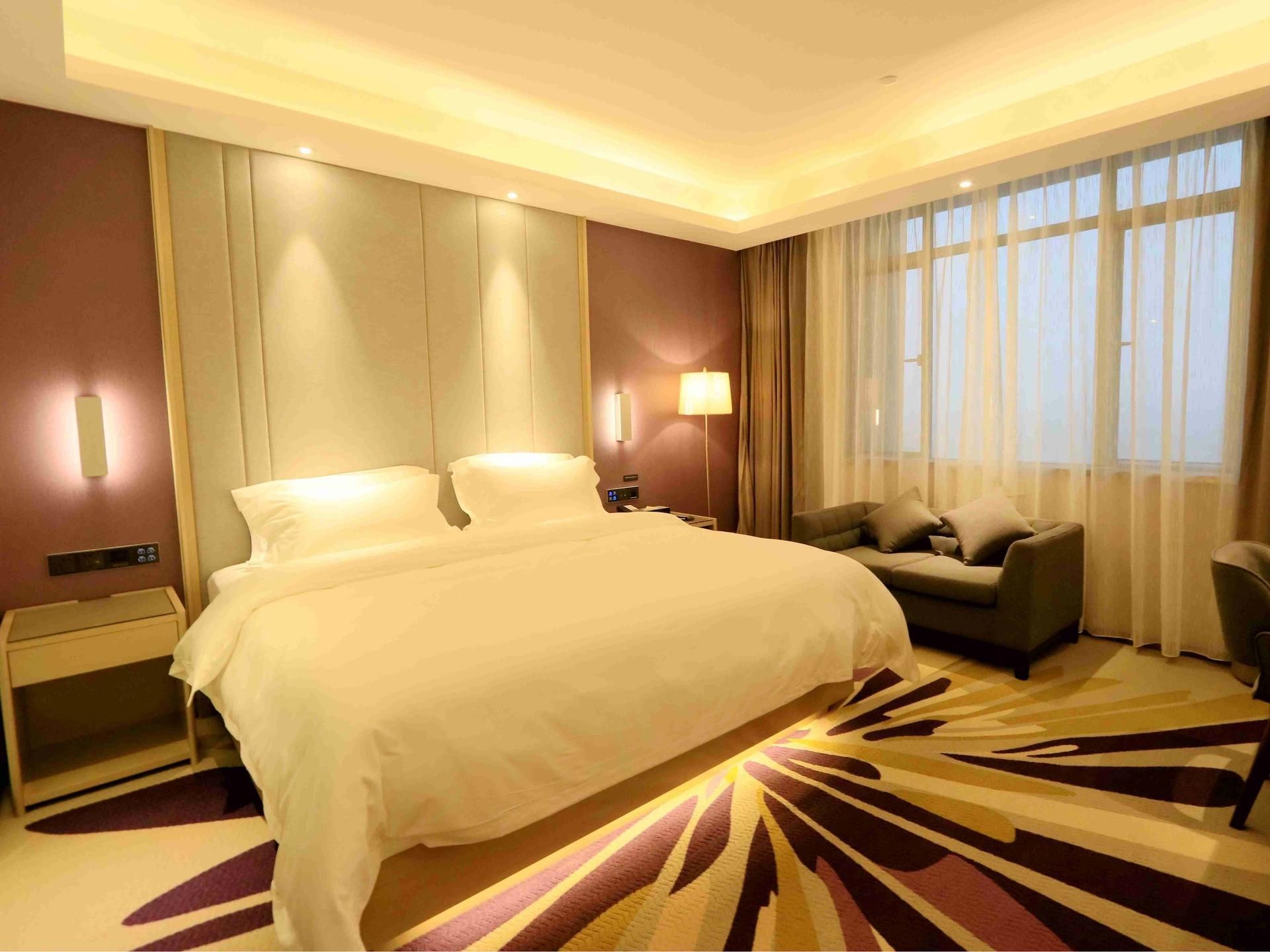 Queen Room with View