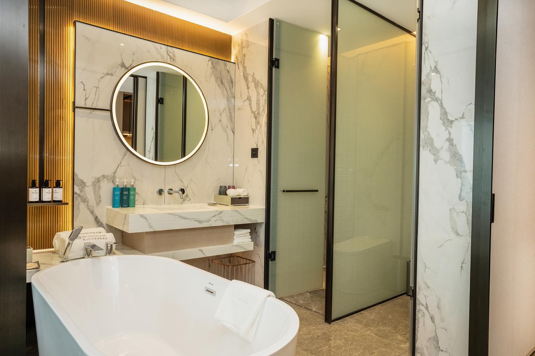 1 King Bed, Mobility Accessible Room, Non-Smoking