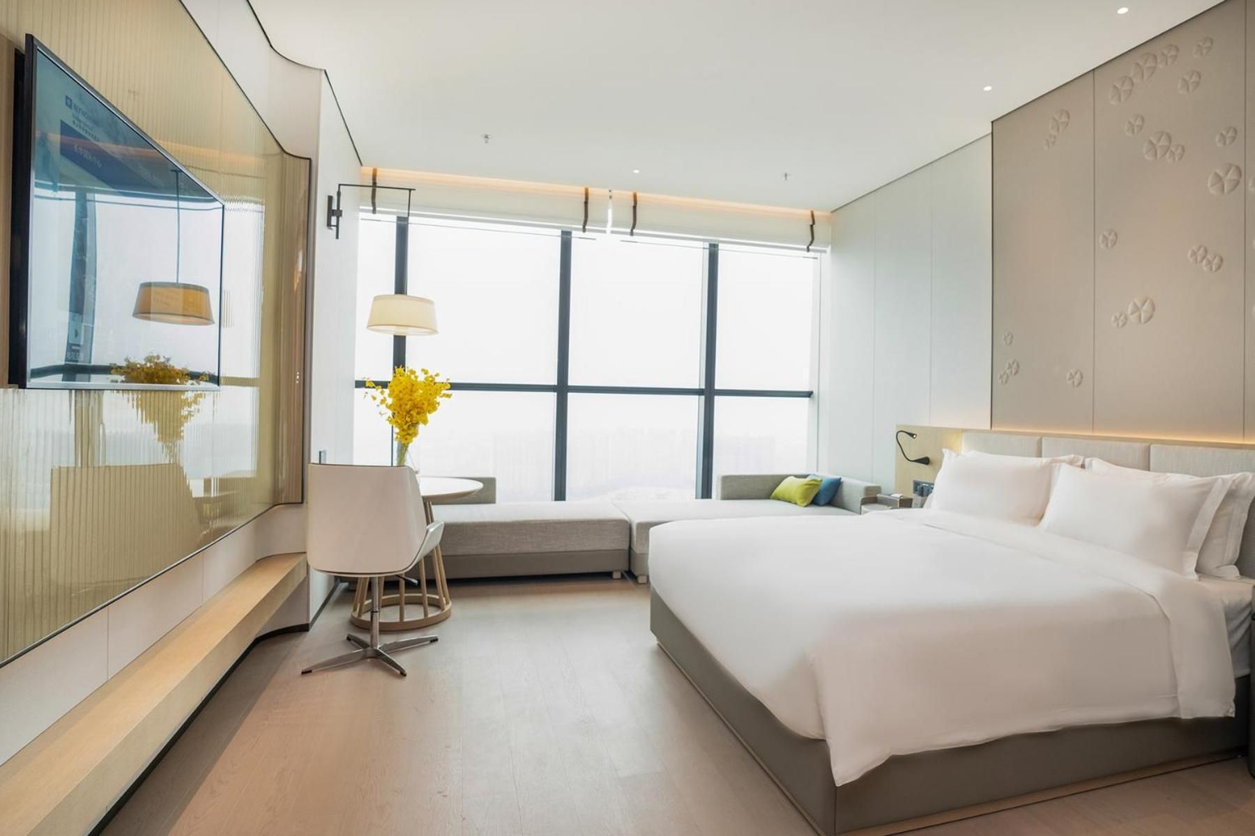 1 King Bed, Deluxe Room, Lake View, Non-Smoking