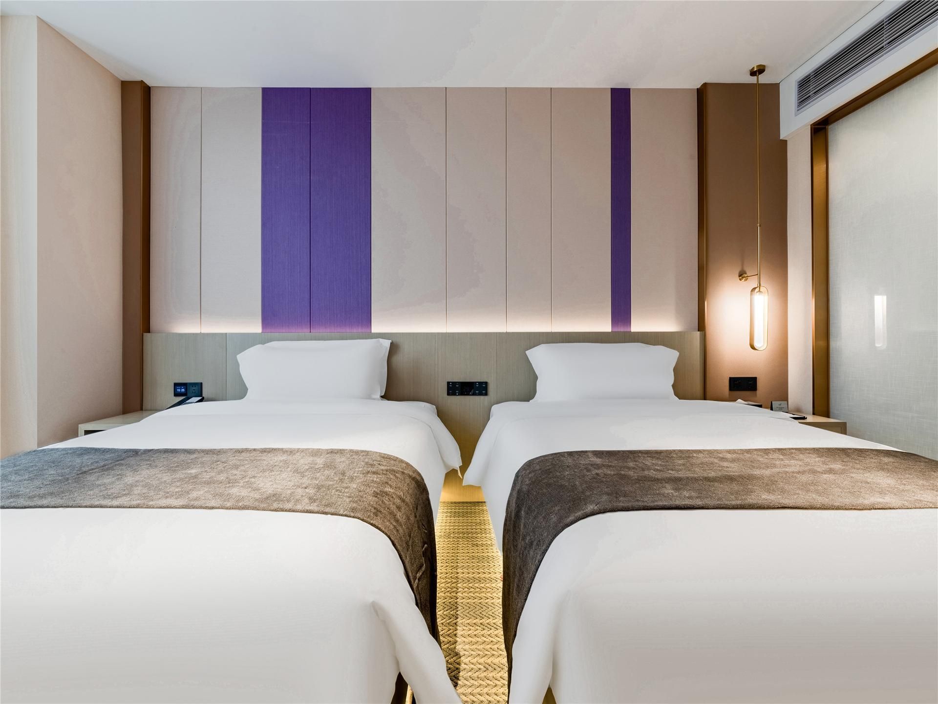 WH - Deluxe Room Twin