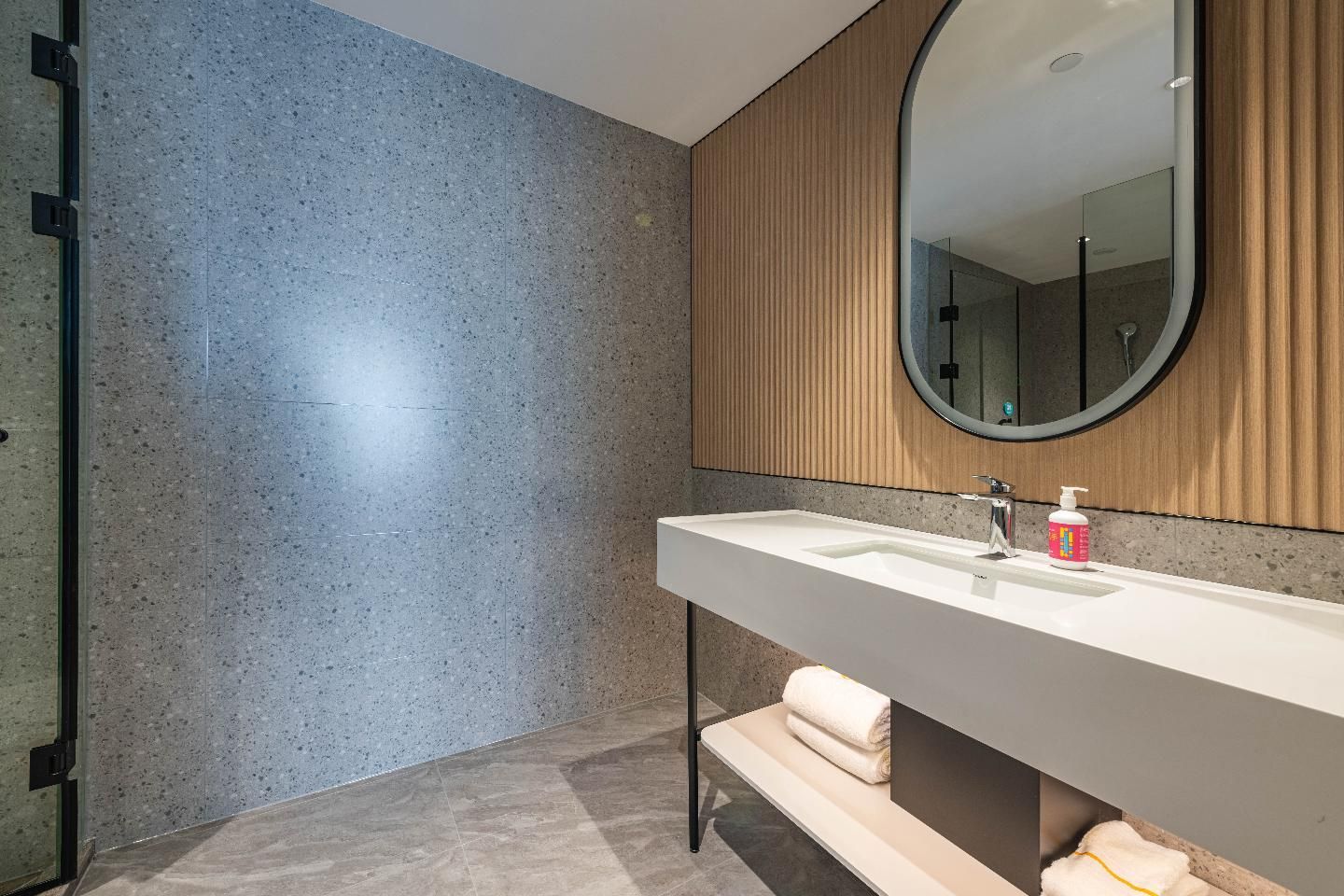 Dossen - Executive Suite