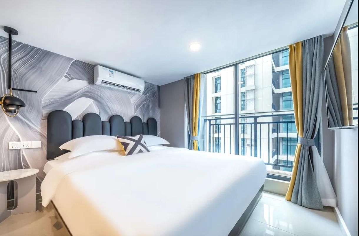 1-Bedroom Flat with Balcony or Terrace View