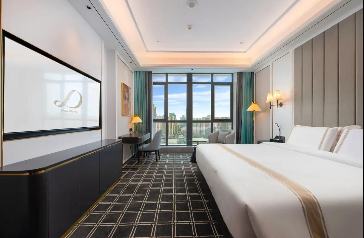 Queen Room with View