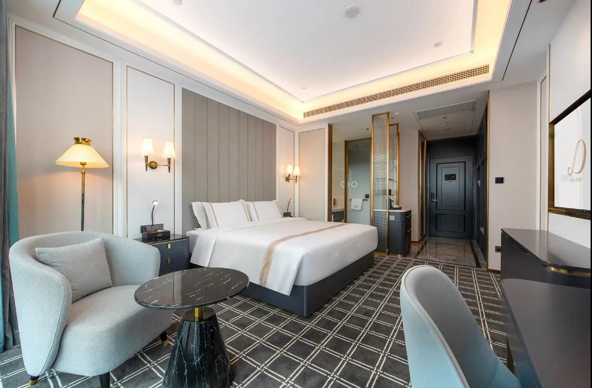 Deluxe Room Queen