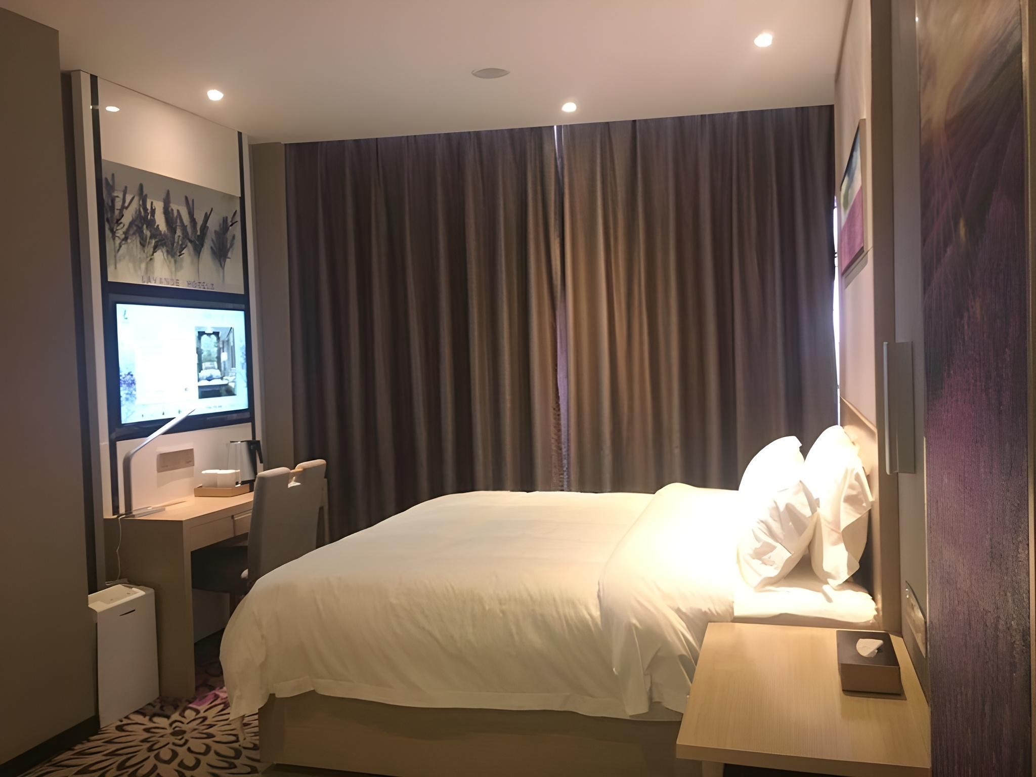 Business Queen Room