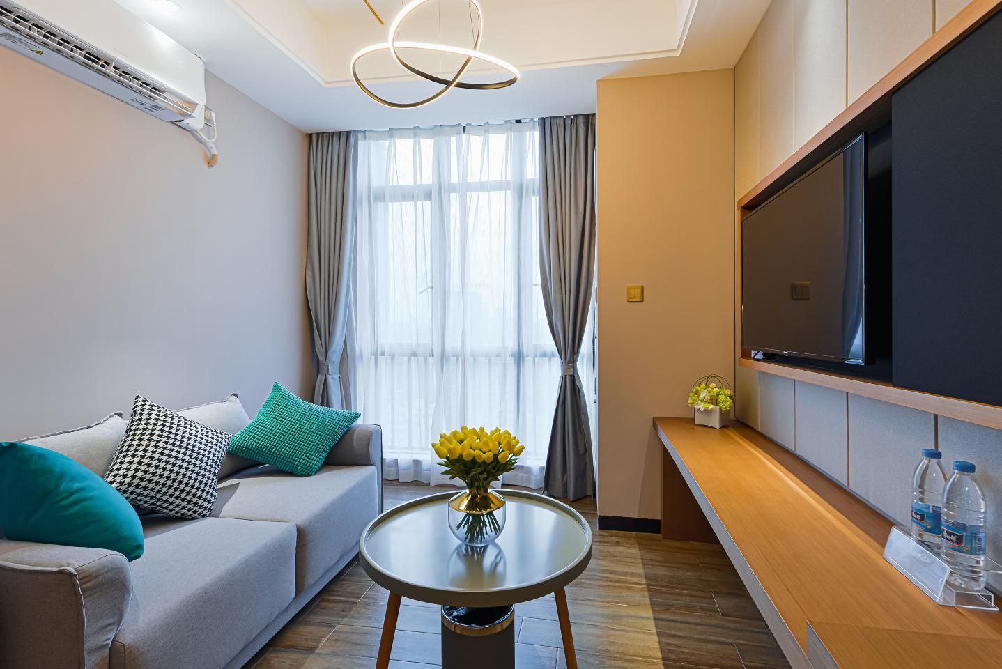 Dossen - Bed Room With City View