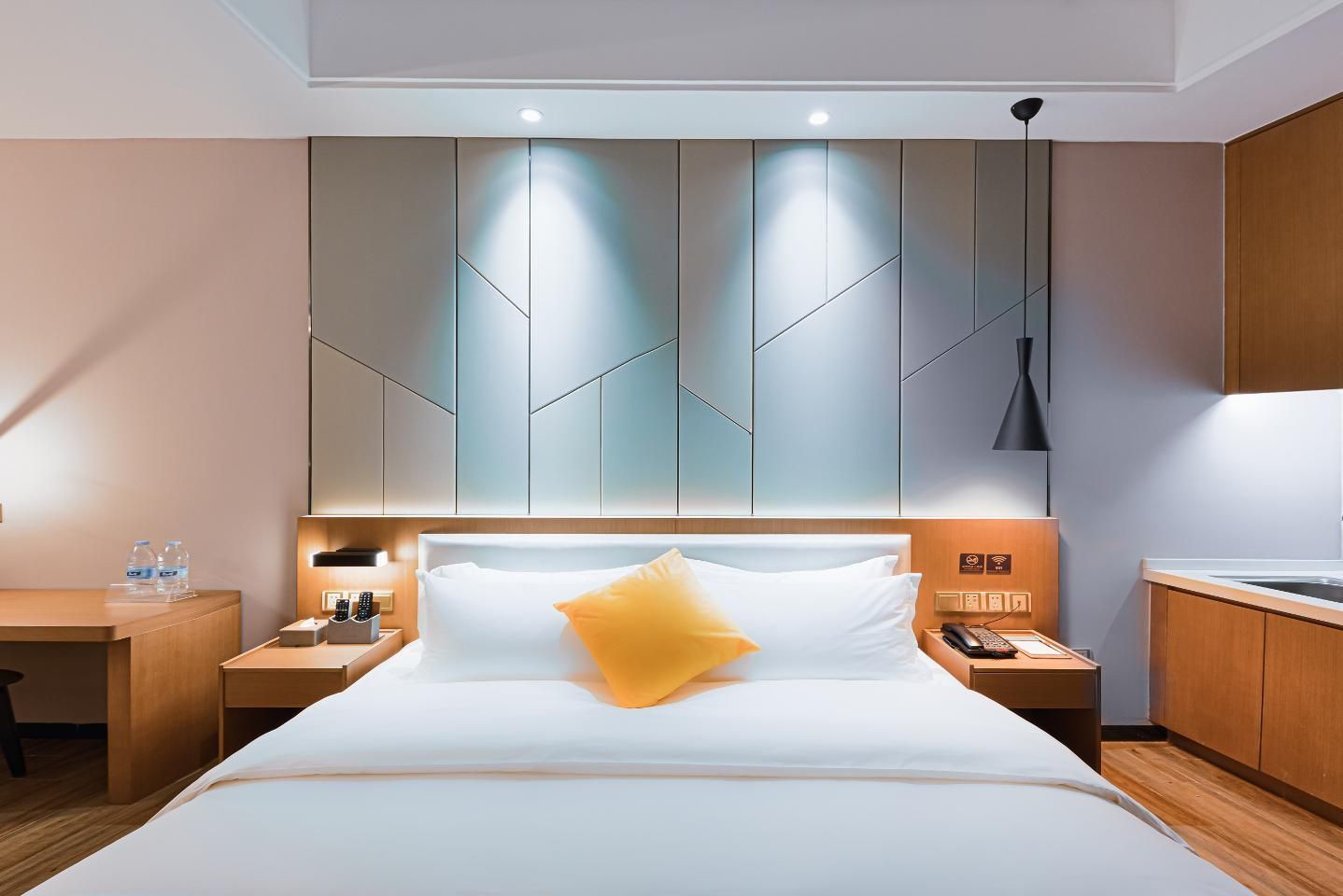 Dossen - Bed Room With City View