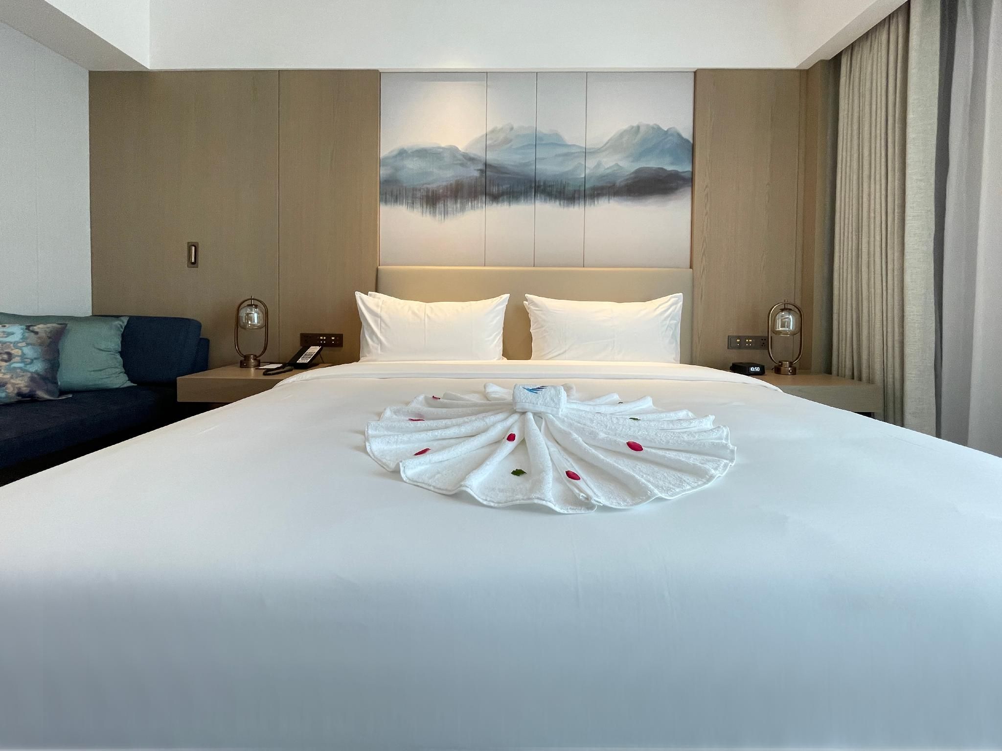 Deluxe Queen Room