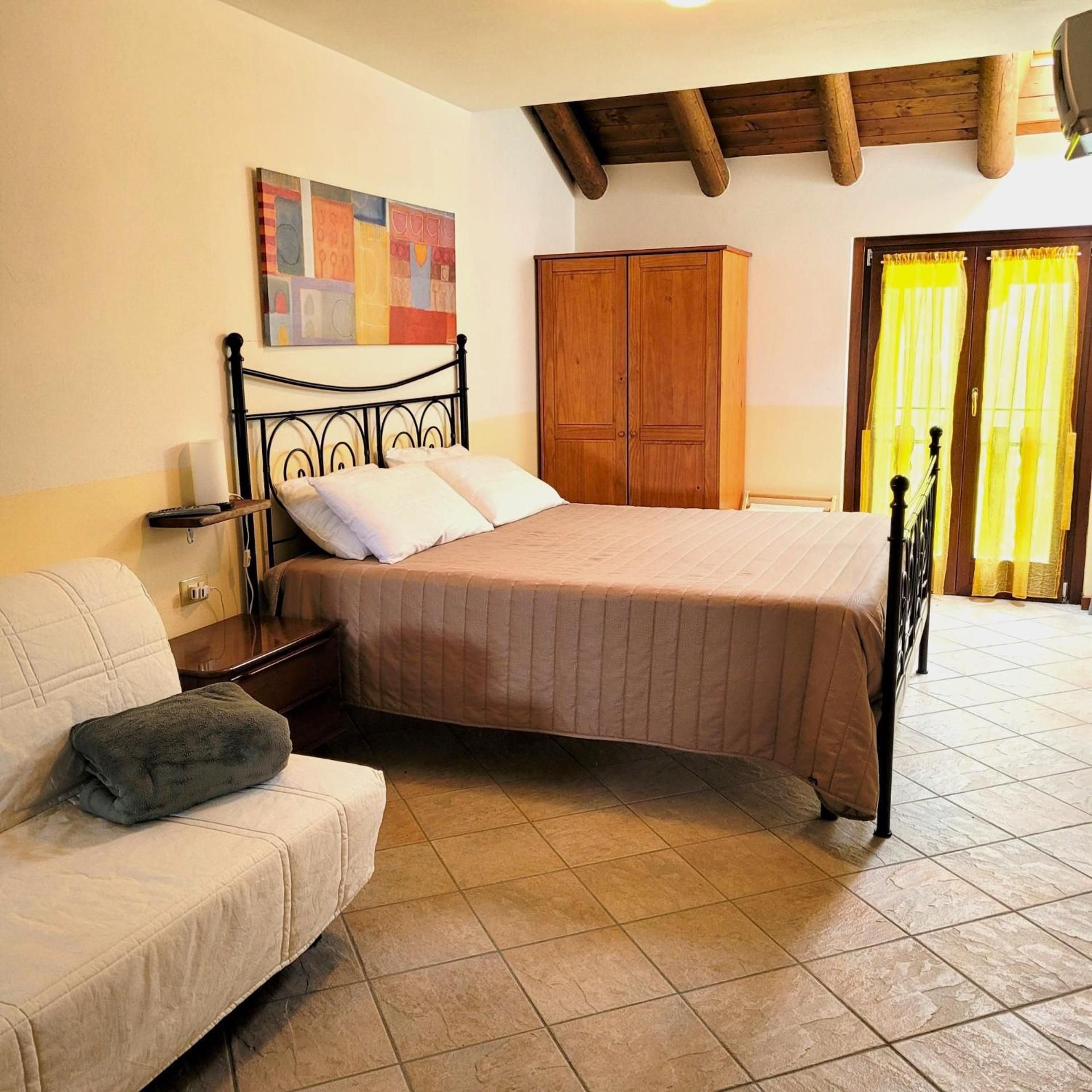 Two-Bedroom Apartment with Mountain View