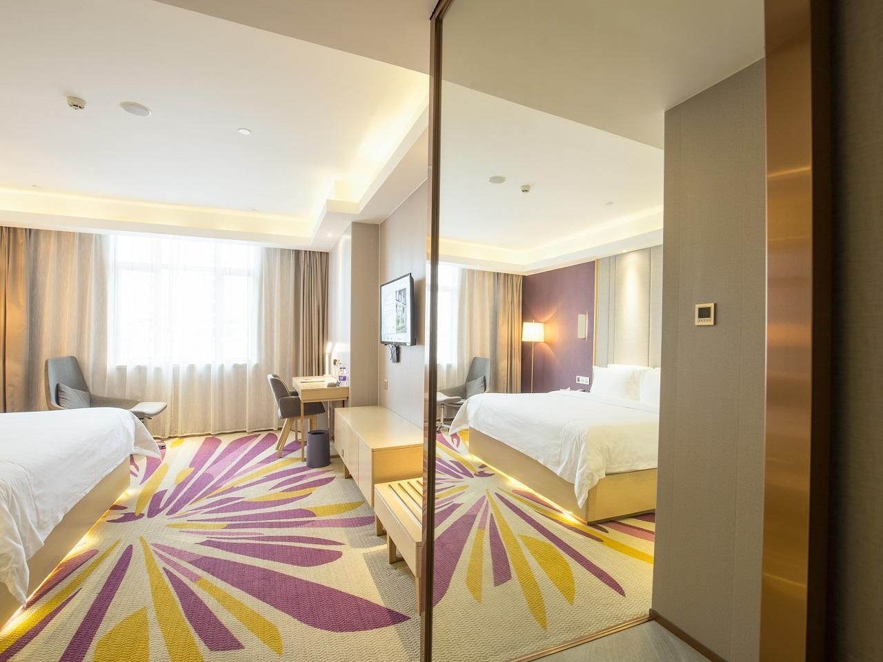 Business Queen Room