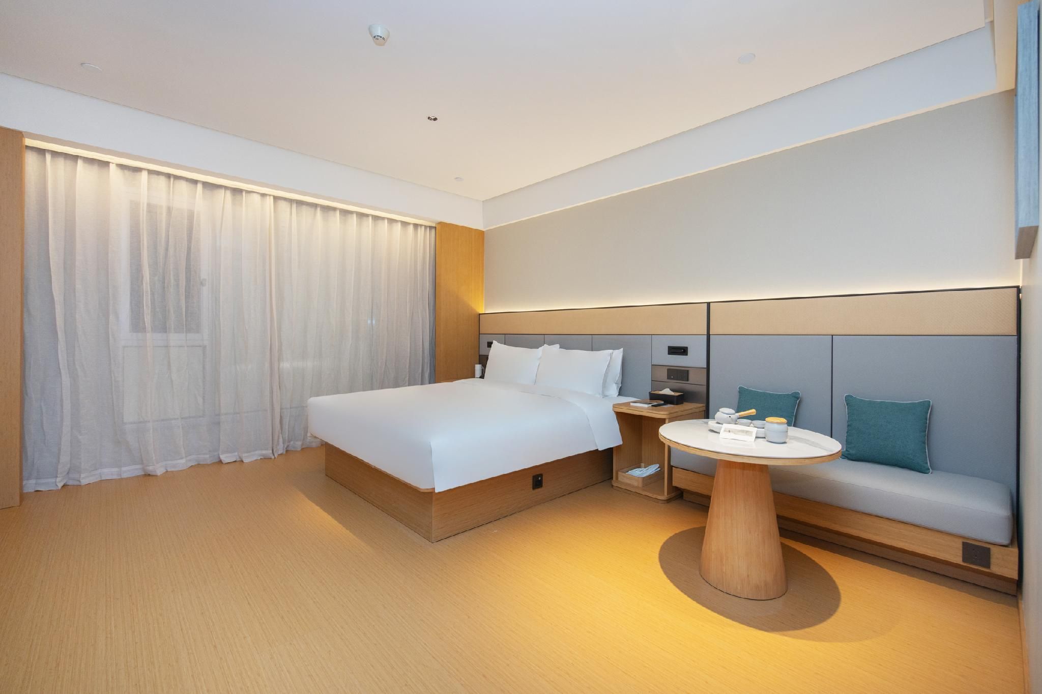 Huazhu - Room With Bed