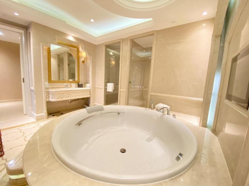 1 King 1 Bedroom Suite Living Dining Meeting