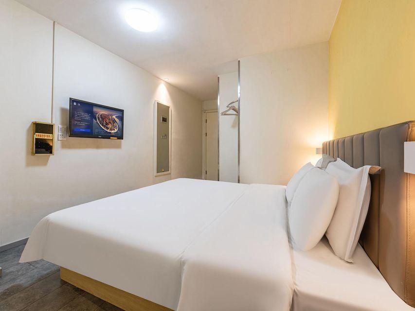 Economy Room