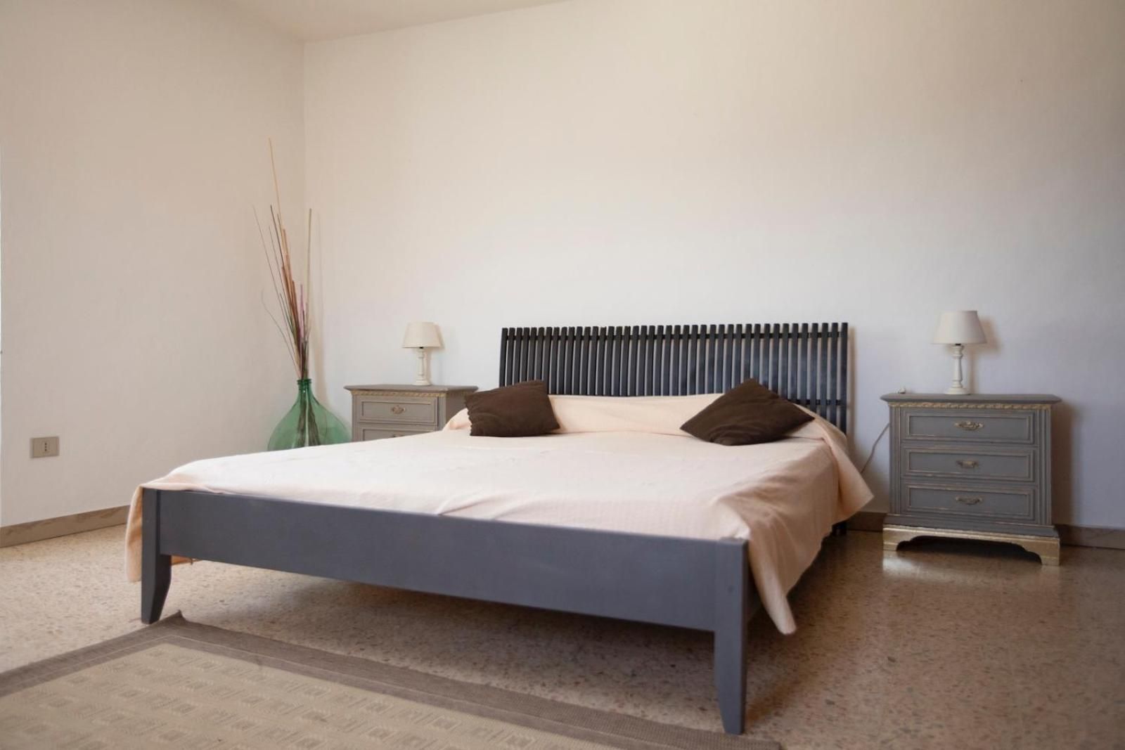 Two-Bedroom Apartment with Mountain View