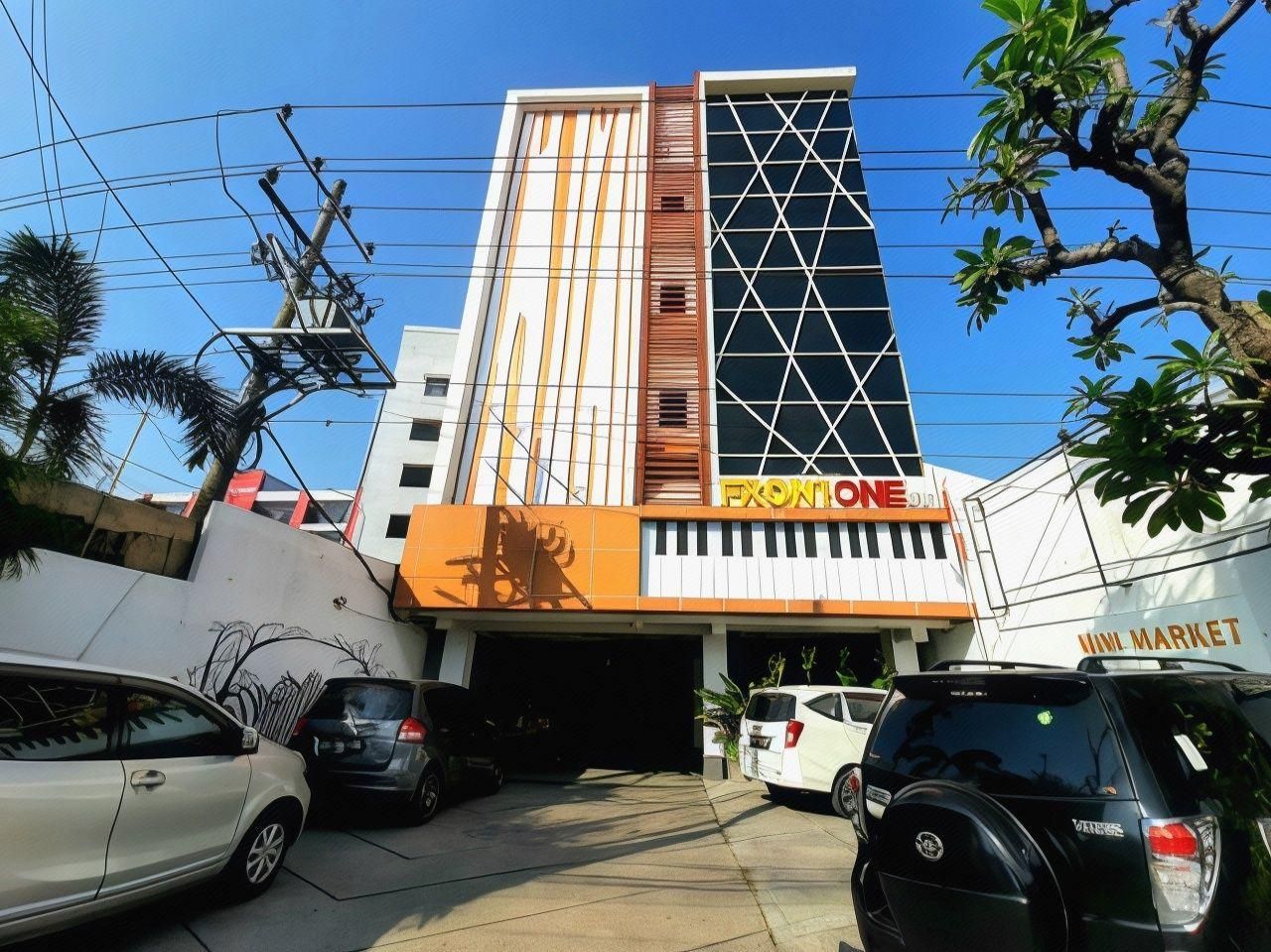 Front One Inn Semarang
