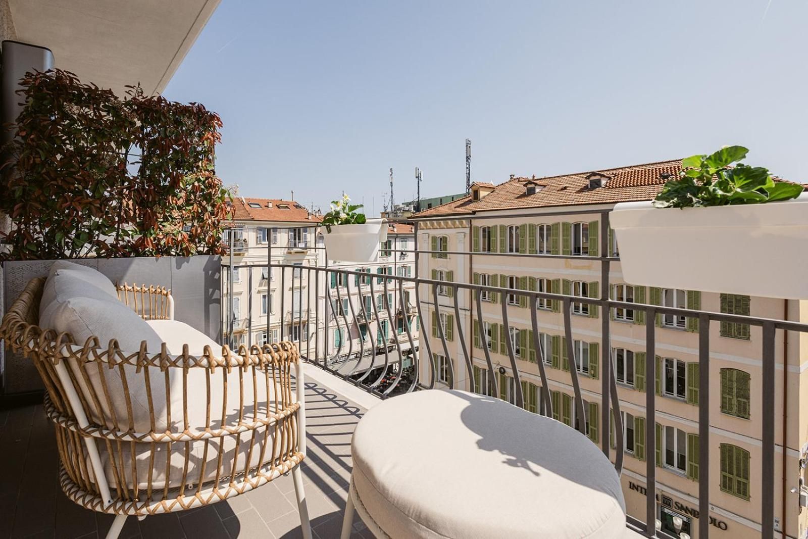 Superior One-Bedroom Apartment with Balcony