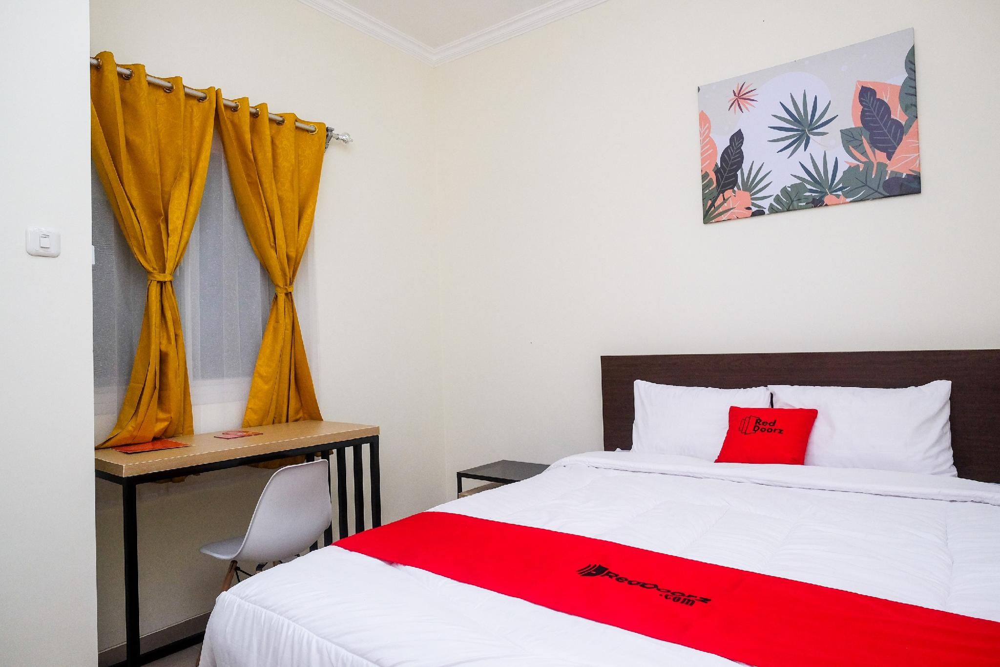 RedDoorz Room