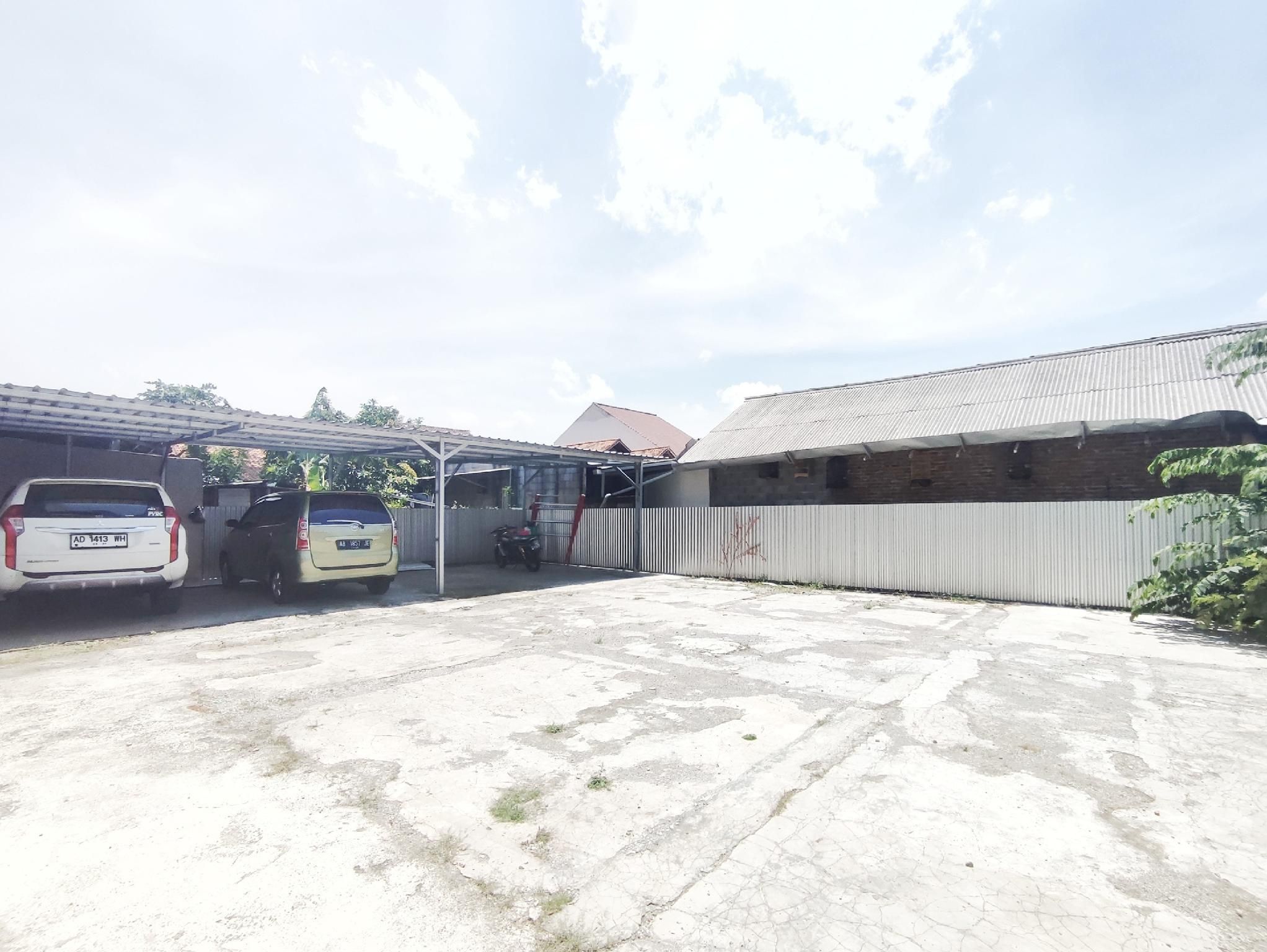 RedDoorz Near Exit Toll Banyumanik Semarang