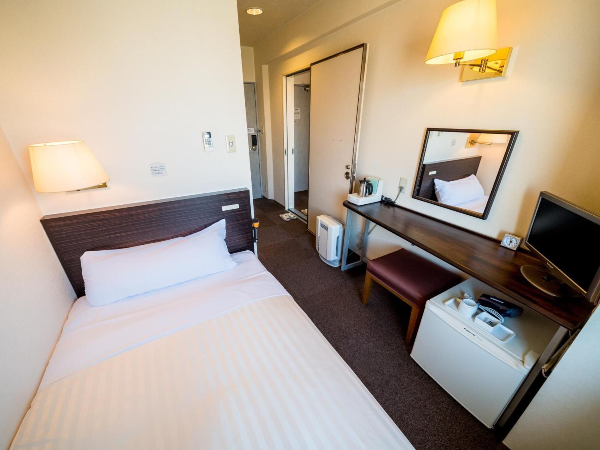 Single Room with Bathroom - Smoking